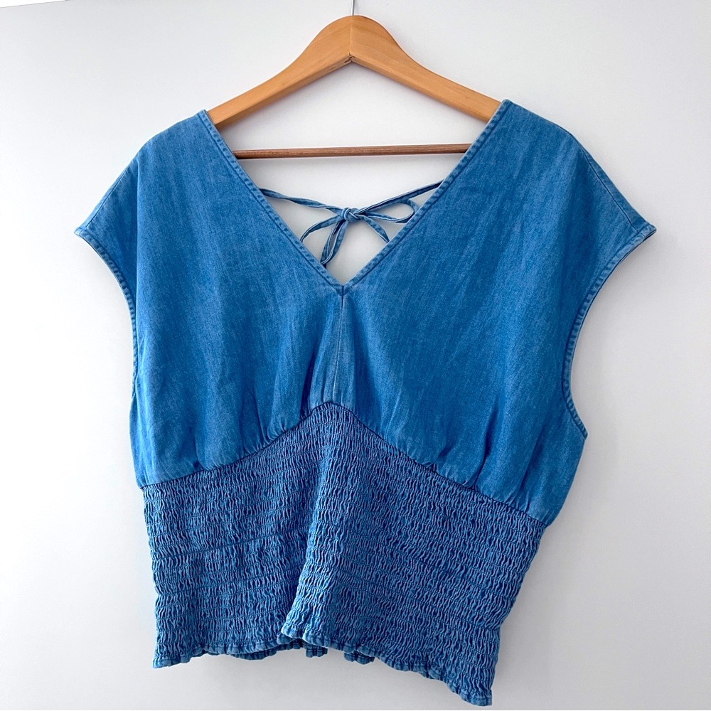 Waist-defined smocked sleeveless top, NWOT, size L
